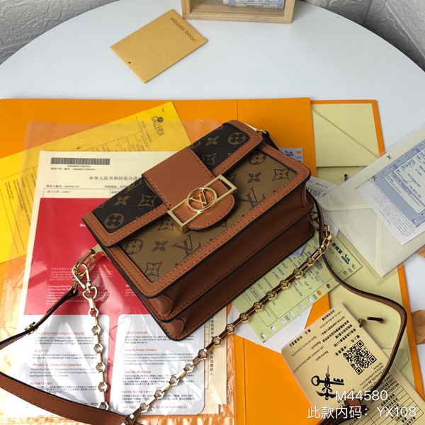 ルイヴィトンバッグ背面デザイン